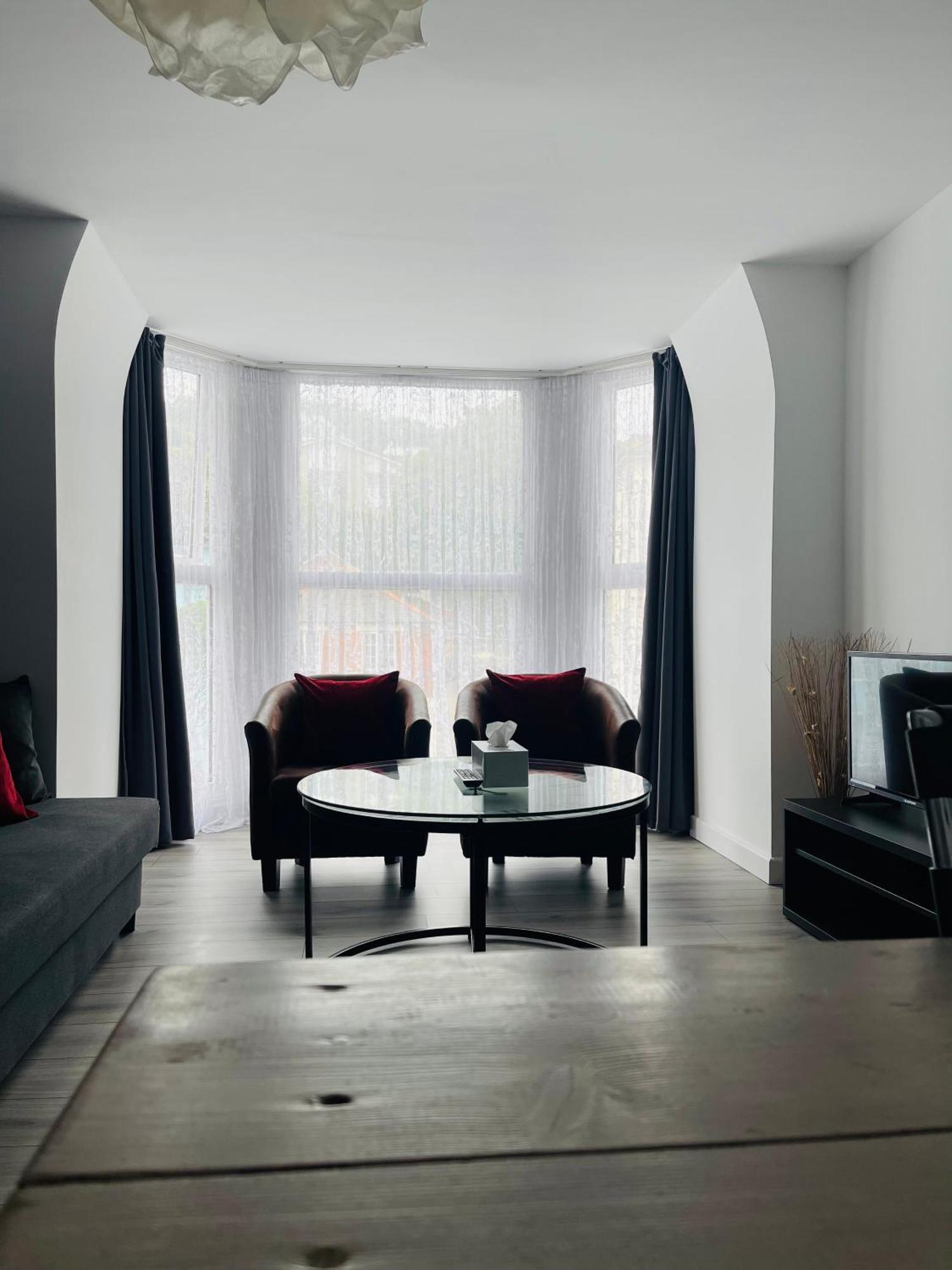 One Bedroom Apartment, No 4 อิลฟราคูมบ์ ภายนอก รูปภาพ