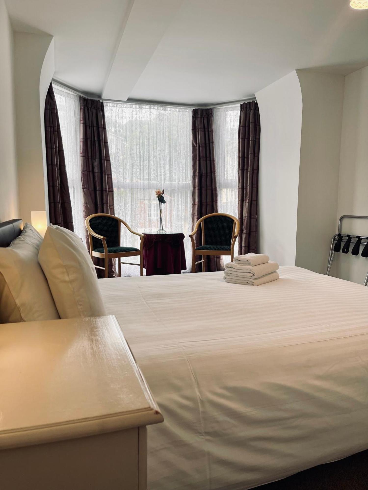 One Bedroom Apartment, No 4 อิลฟราคูมบ์ ภายนอก รูปภาพ
